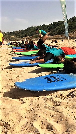 AETCadiz's tweet photo. ¡Que chulas las clases de #surf de @actiba2000 ! Así da gusto de hacer #deporte😉😉 https://t.co/03H5uaKwFx
