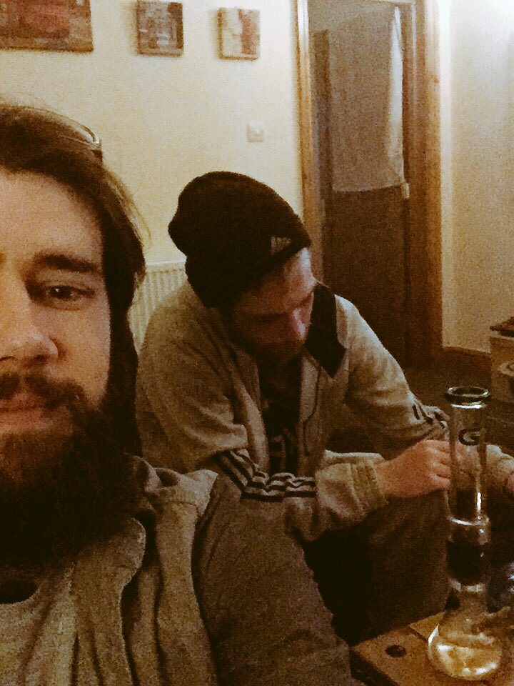 Trail_noob89's tweet photo. That moment you turn to do a selfie & ya got some chav sat on ya sofa ππ love my boy samgalf the grey β€οΈ#topgrafters #ItsAllAboutTheHustle https://t.co/n4Z7mbu354