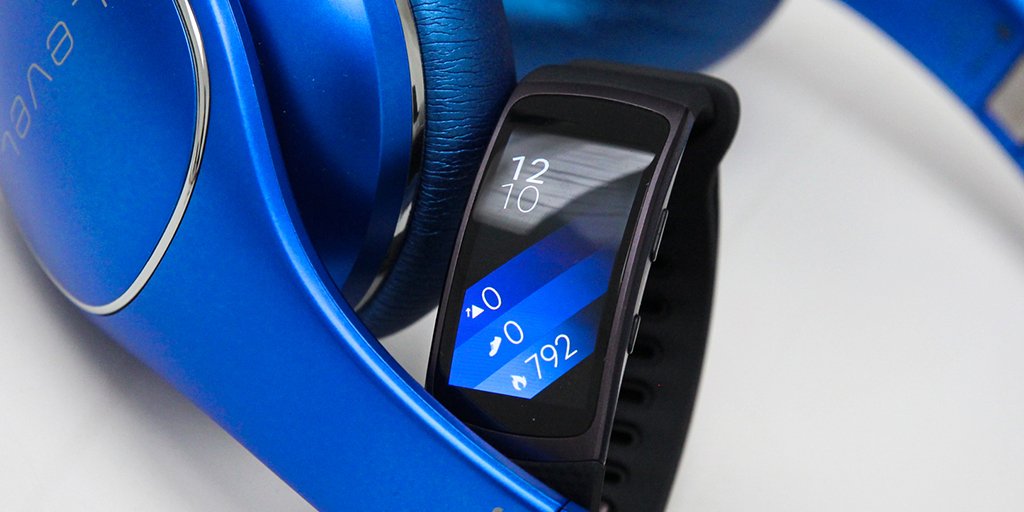 SamsungNL's tweet photo. Sound on and start running. #GearFit2 #LevelOn https://t.co/BbGTFwsa1d