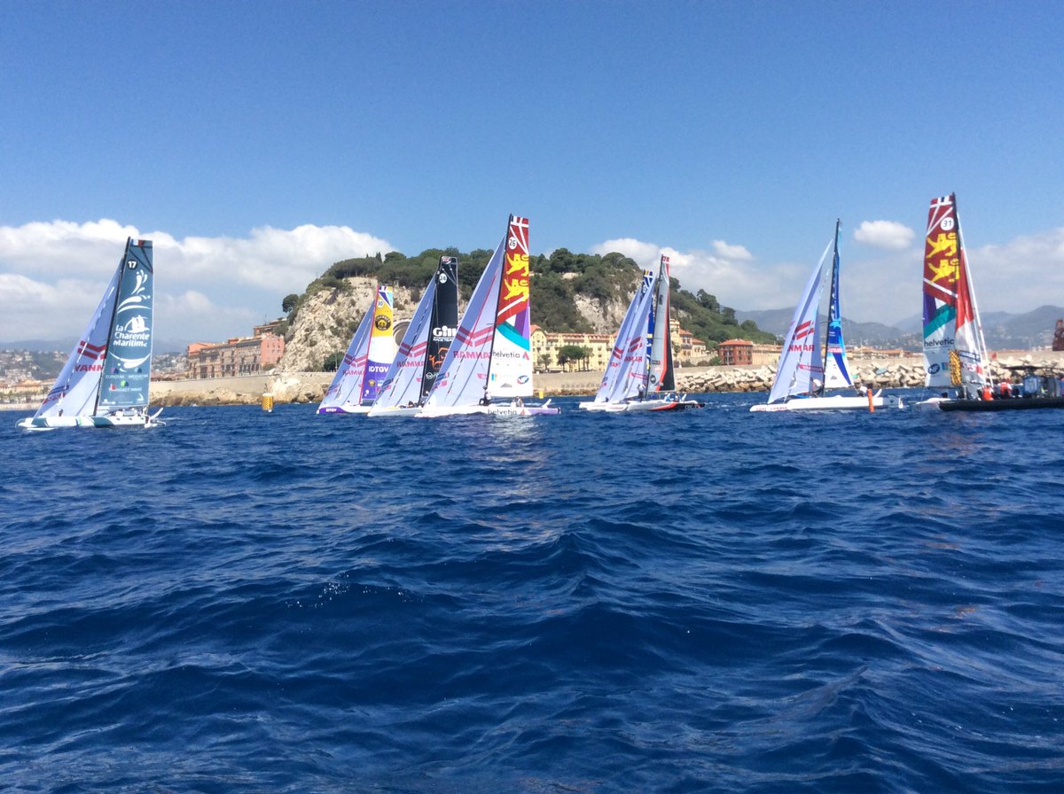 tourvoile's tweet photo. 👏🏻 Deuxième course du rond BRONZE Avec @CMsailing en tête au passage de la porte 👏🏻 #TourVoile https://t.co/snEFa3Bvfp