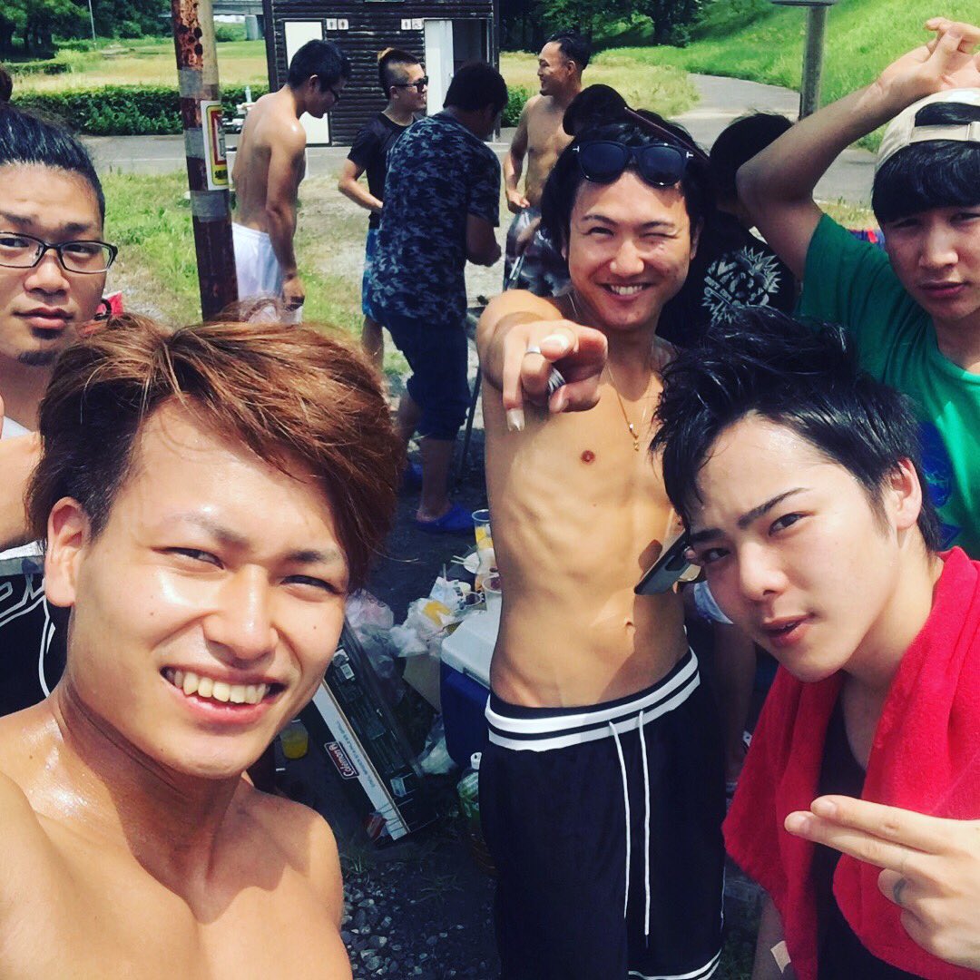 bboyPEI's tweet photo. そして5年ぶりにたかひろと会えた！！！
5年なんてあっという間だって言う歳になっちゃった(^_^;)笑

https://t.co/qSXDAep0SW

#5年ぶりの再会 #会ってなかったけど #会えばすぐにあの頃へ #久々の友と #新しい仲間 #最高でした https://t.co/s39jLNJaHh