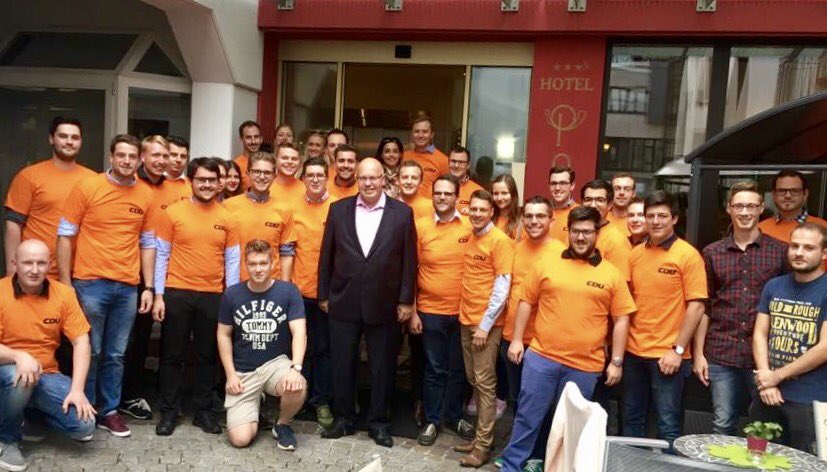 Das <a href="/peteraltmaier/">Peter Altmaier</a> Team von <a href="/JU_Saarlouis/">JU Saarlouis</a> &amp; <a href="/JU_MerzigWadern/">JU Merzig-Wadern</a> #btw17
