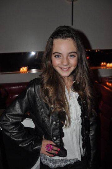 ItsHesterUlrich's tweet photo. Found some old pictures of Hannah 😭❤️ https://t.co/WlCU9LfwWK