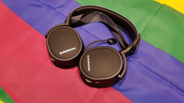 maplintweet's tweet photo. "A near-flawless headset that delivers on every level."
Check @trustedreviews article on the NEW Arctis 7 headset 
https://t.co/OCORB75fXP https://t.co/eoN7HbctEI