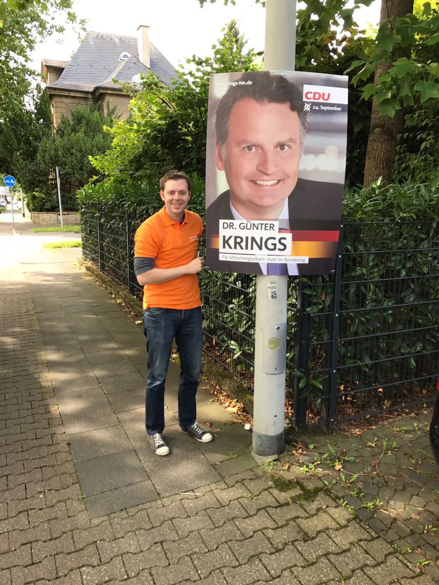 DominiqueBielen's tweet photo. Ärmel hochkrempeln: #Wahlkampf @CDUNRW_de @CDU @guenterkrings #fedidwgugl #BTW2017 @ju_mg https://t.co/Ao6B24njsx