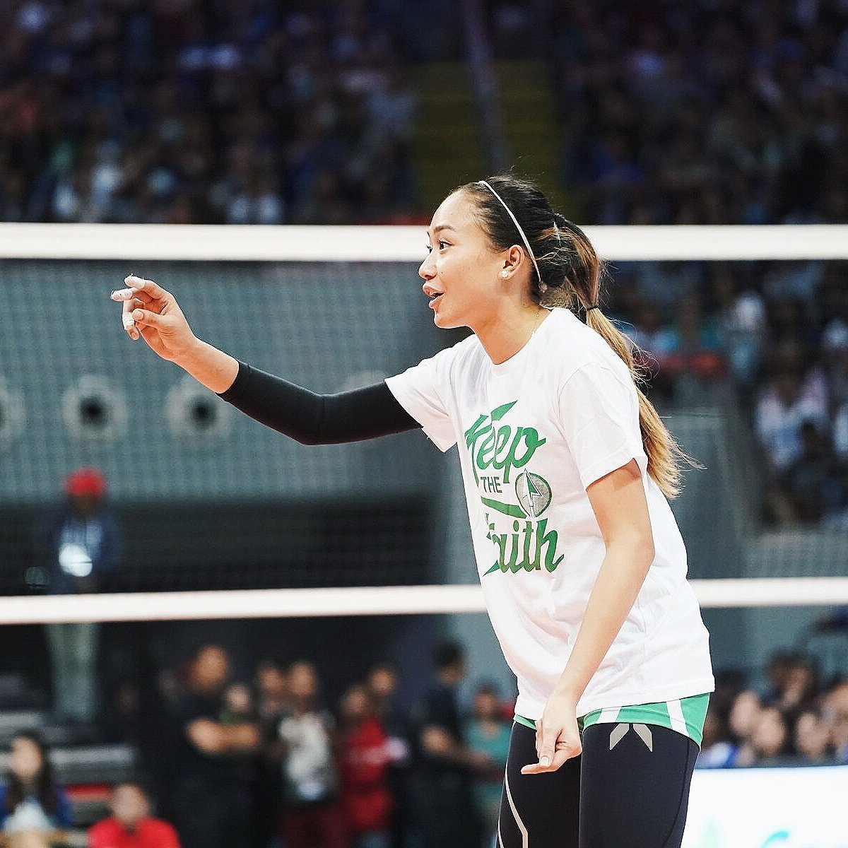 Cha Cruz as a Libero? She is Ms. Everything indeed!
#BattleoftheRivals
#REBISCOxBOTR 
#AlveoLand