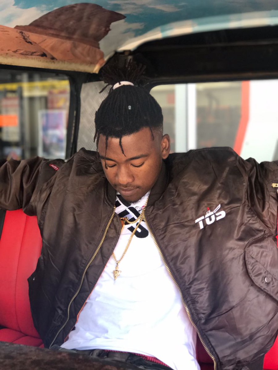 fairamounte's tweet photo. @Jeii_SA posted for his @265MaxTv interview #HOLDUP✋ GETTING THE WAVE. https://t.co/Rn89QRCZAb