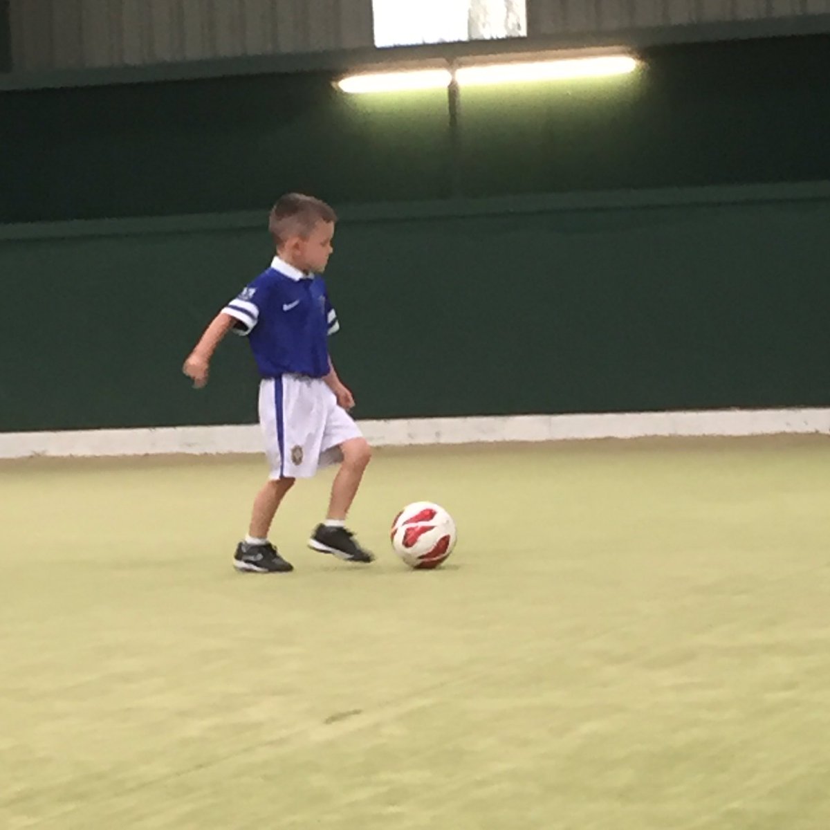 daveball82's tweet photo. Tommy in action #wrongshapeball #billingefootball https://t.co/qDXXR4oMPp