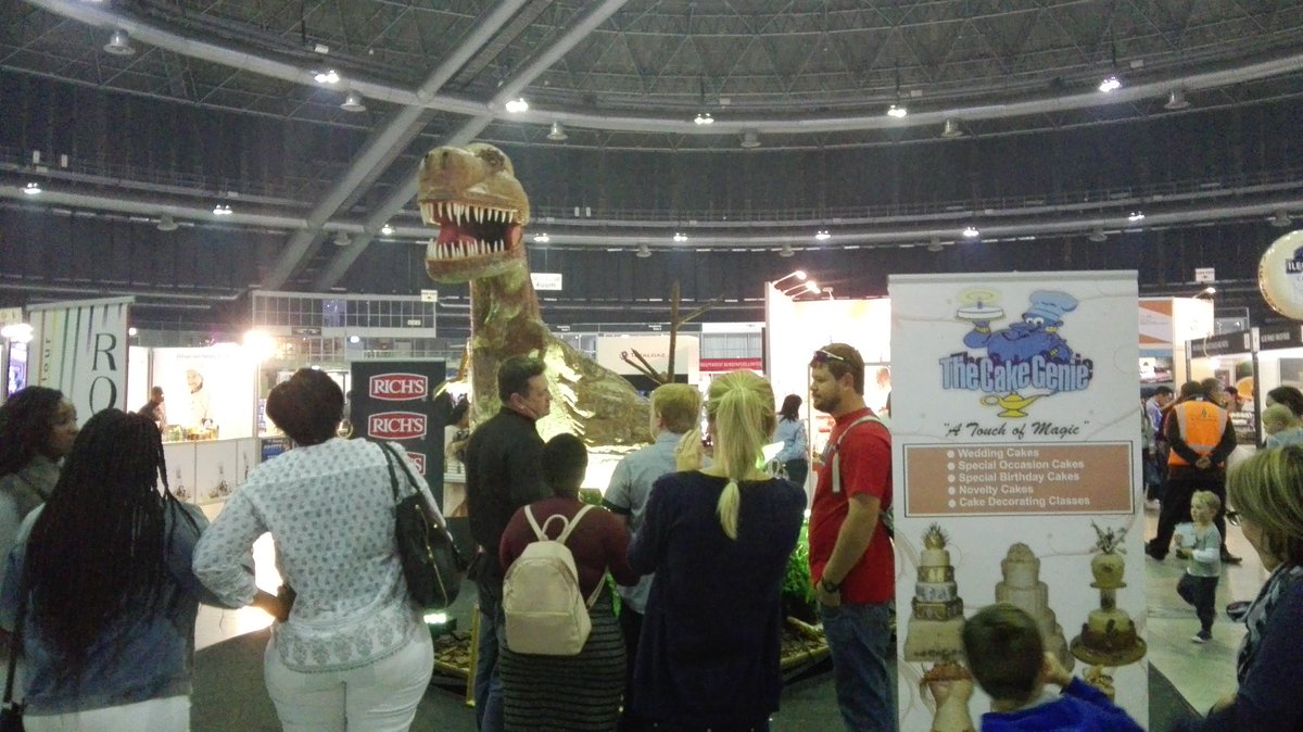 bluemoonmobile's tweet photo. Don't miss unofficially the tallest cake in the world #GFWS2017 https://t.co/tOQdQHEhPe