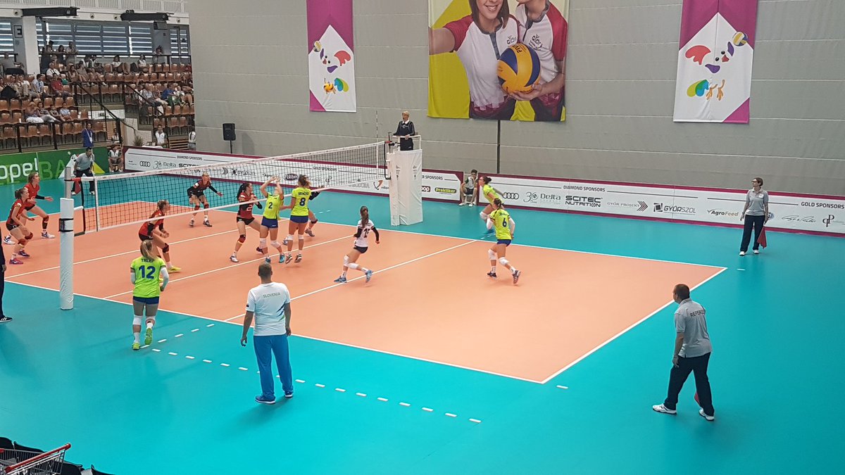 TeamSlovenia's tweet photo. Dekleta igrajo proti Nemčiji za 5.mesto na #ofem2017 #TeamSlovenia 💪💪💪 #odbojka https://t.co/w4UZ6YSxn7