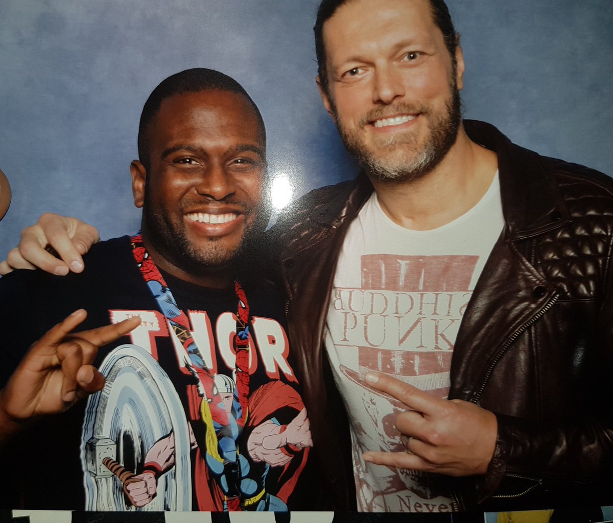 JKOversion1's tweet photo. Thanks @EdgeRatedR it was great meeting ya! #RatedRSuperstar #11timechamp #Legend https://t.co/MzzqPnzTrH