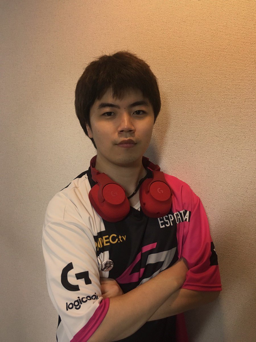 Aktm No Twitter これゲーミング腕組みっていうんだよ