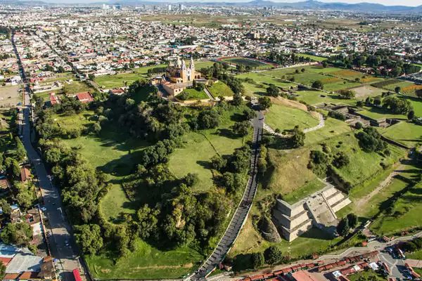 La pirámide más grande del mundo y el camuflaje que le permitió sobrevivir durante siglos | Por Juliana Fregoso  infob.ae/2vSEKBg