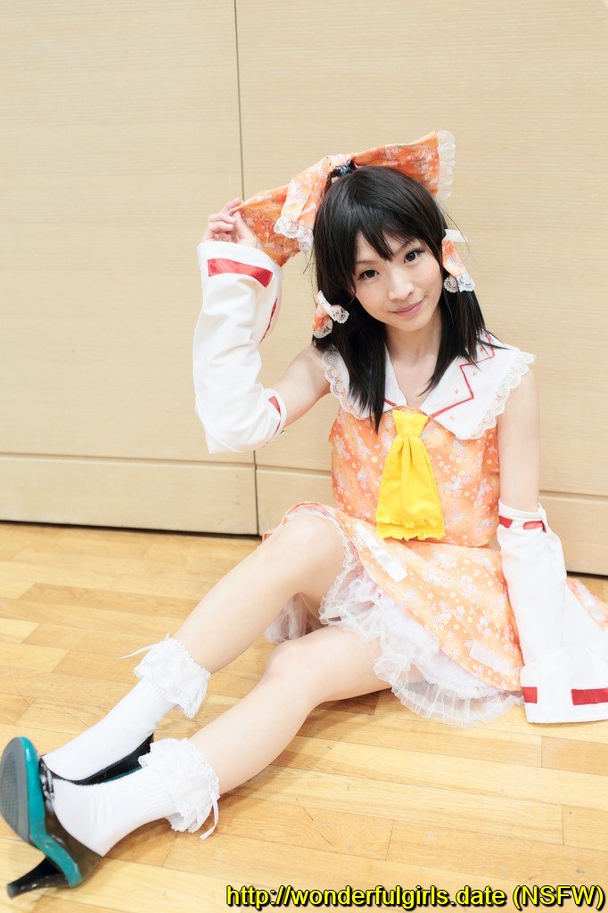 cosplay_touhou's tweet photo. #Blouse #Cosplay #Crinoline #DetachedSleeves #HairTies #Hairbow #HakureiReimu #Ketoh https://t.co/SDjS0pn1sZ
