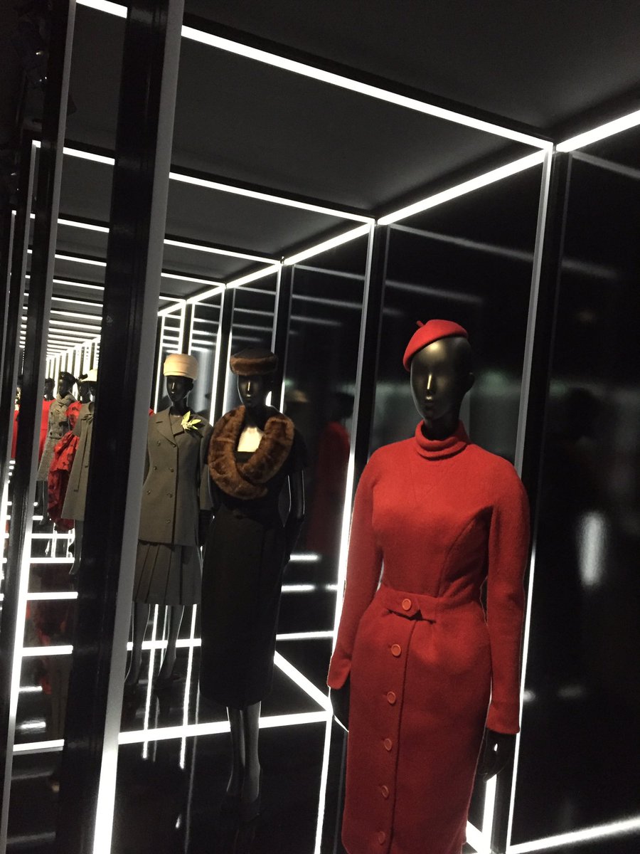 JDBerthault's tweet photo. Si vous êtes encore Parisiens ne manquez surtout pas la superbe expo #Dior aux @artsdecoratifs #Exceptionnel https://t.co/FCtglONCaJ