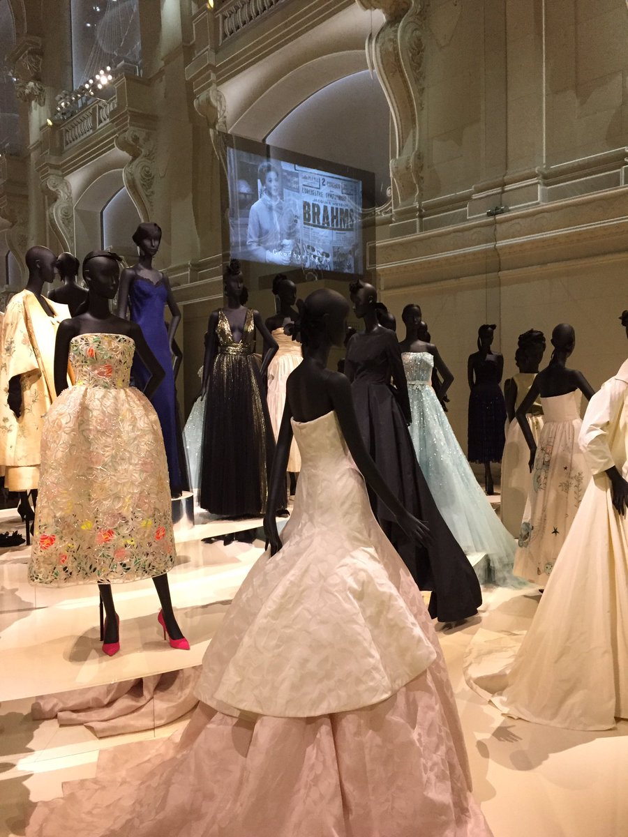JDBerthault's tweet photo. Si vous êtes encore Parisiens ne manquez surtout pas la superbe expo #Dior aux @artsdecoratifs #Exceptionnel https://t.co/FCtglONCaJ