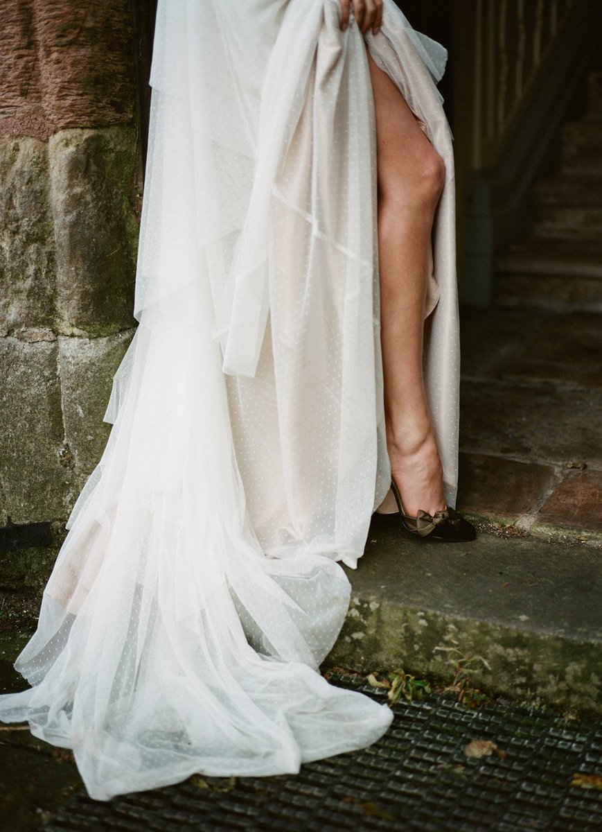 ClaireMagnolia's tweet photo. Hello, Saturday! // From a styled shoot with Koby Brown @archetype_photo @elizabeth.b.brown Gown : @elizabethmackenziebridal https://t.co/1J69T6XMwD