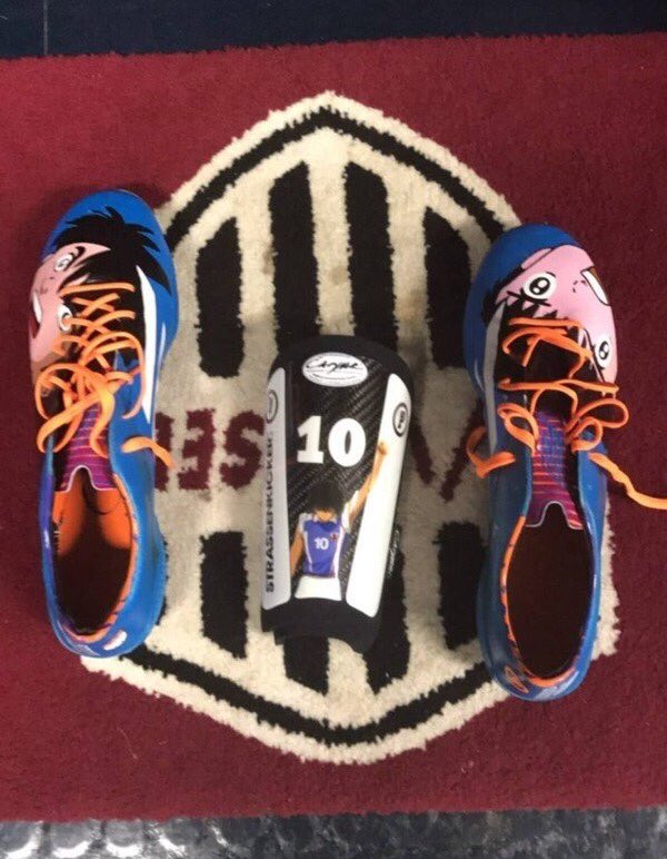 Jリーグデビュー戦のルーカス ポドルスキ選手 キャプテン翼仕様のスパイクで出場にざわつく人々 Togetter Jリーグデビュー戦のルーカス ポドルスキ選手 キャプテン翼仕様のスパイクで出場にざわつく人々 Togetter