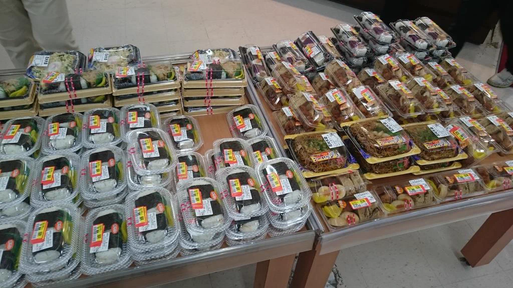 【悲報】墨田区文花のスーパーで商品が余りまくり！花火大会雨天が影響・・・