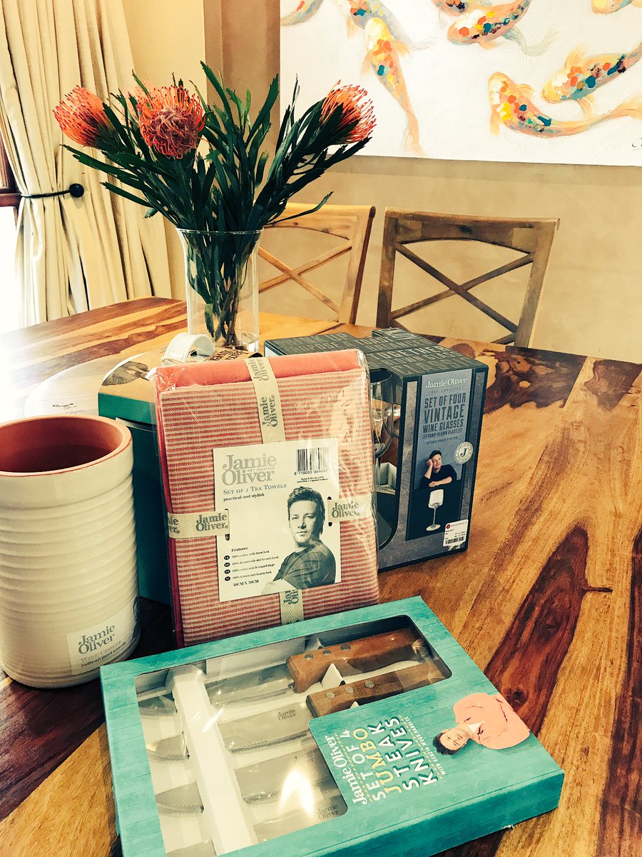 LindaDrummondRD's tweet photo. Excited to get into the kitchen with my Jamie Oliver goodies #Geneway #luckywinner #CNE ๐ https://t.co/jjEDyw3K91