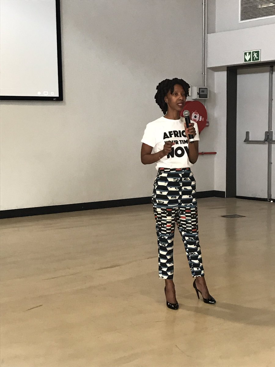 BlakboardAfrica's tweet photo. @papamamar talking about the greatness of Africans! #blackboardatthemarket https://t.co/0uJExHQDjD