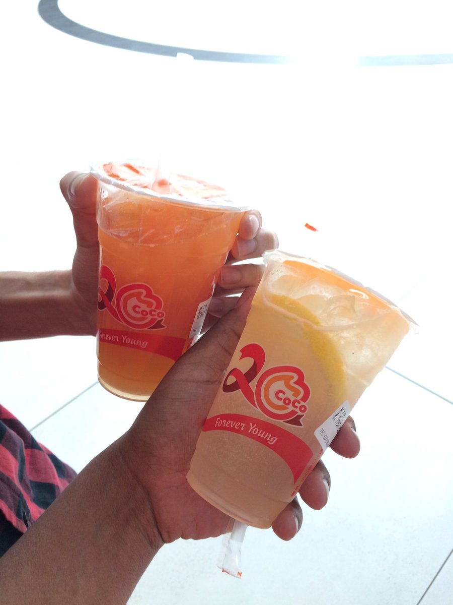 HRHMartinH's tweet photo. Having @cocotea_sa for the first time. #SuperRefreshing perfect post-walk drink! Thanks @Taurian91 https://t.co/WFSijSEuu7