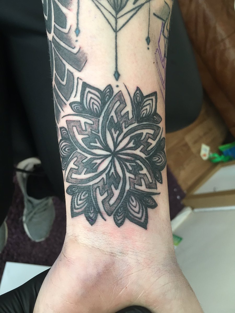tattoosbylyns's tweet photo. Filling gaps! #tattoo #sleeve https://t.co/jd3xYSzOWR