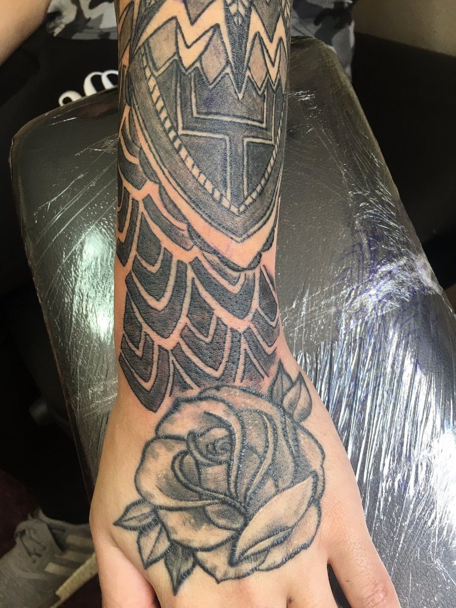 tattoosbylyns's tweet photo. Filling gaps! #tattoo #sleeve https://t.co/jd3xYSzOWR