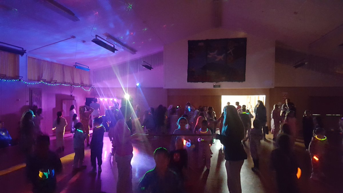 haylibu's tweet photo. #guideleaderlife is a pj party dicso followed by a pj dessert party at dennys. #weekendguiding @GirlGuidingNZ https://t.co/JClASPaZdt