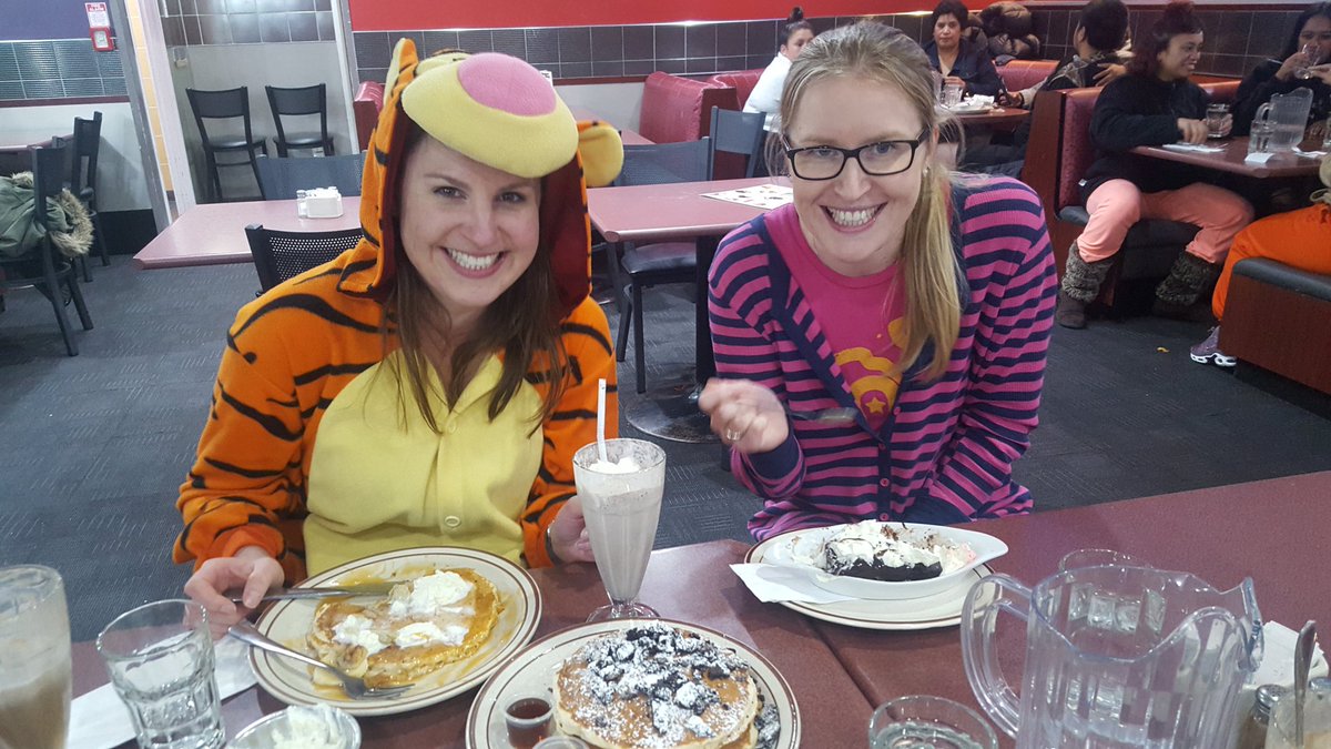 haylibu's tweet photo. #guideleaderlife is a pj party dicso followed by a pj dessert party at dennys. #weekendguiding @GirlGuidingNZ https://t.co/JClASPaZdt