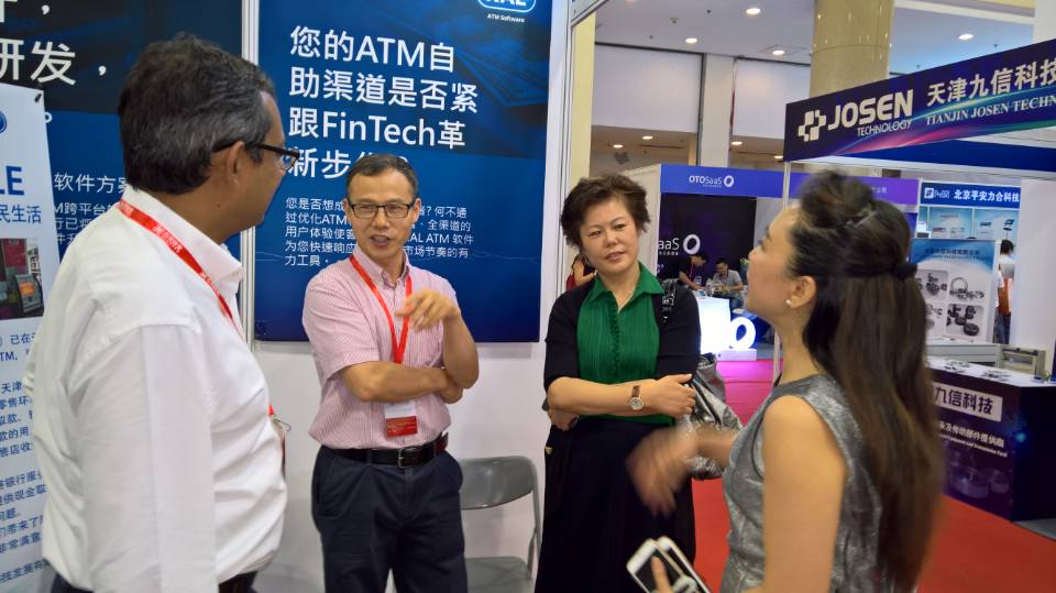 kalATMsoftware's tweet photo. Networking at #CIFTEE with #elink #fintech #innovation @AravindaKorala #KALRTM https://t.co/EkIPtYjsb3