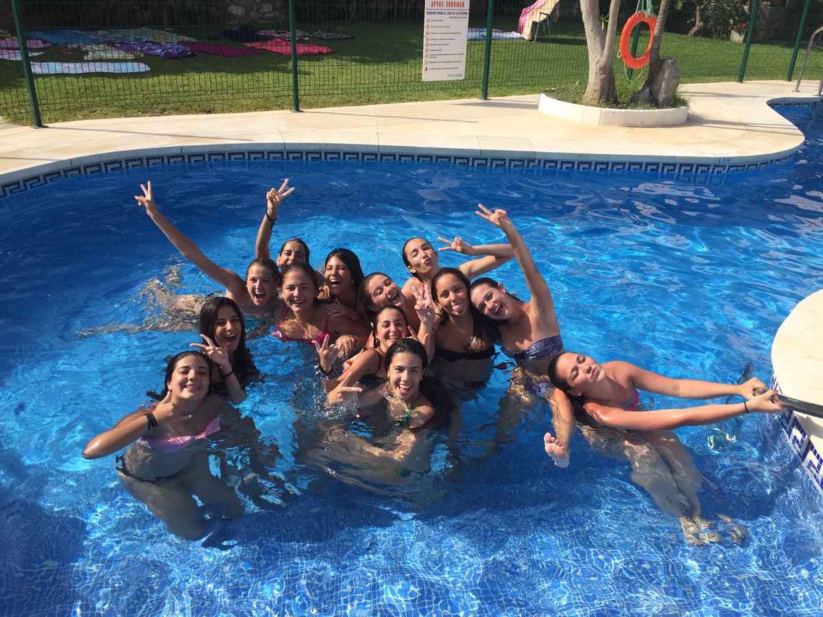 espejonoeliia's tweet photo. Y qué mejor que cumplir años a vuestro lado👭❤ #mischicas #mis16 https://t.co/d14akRHLbU