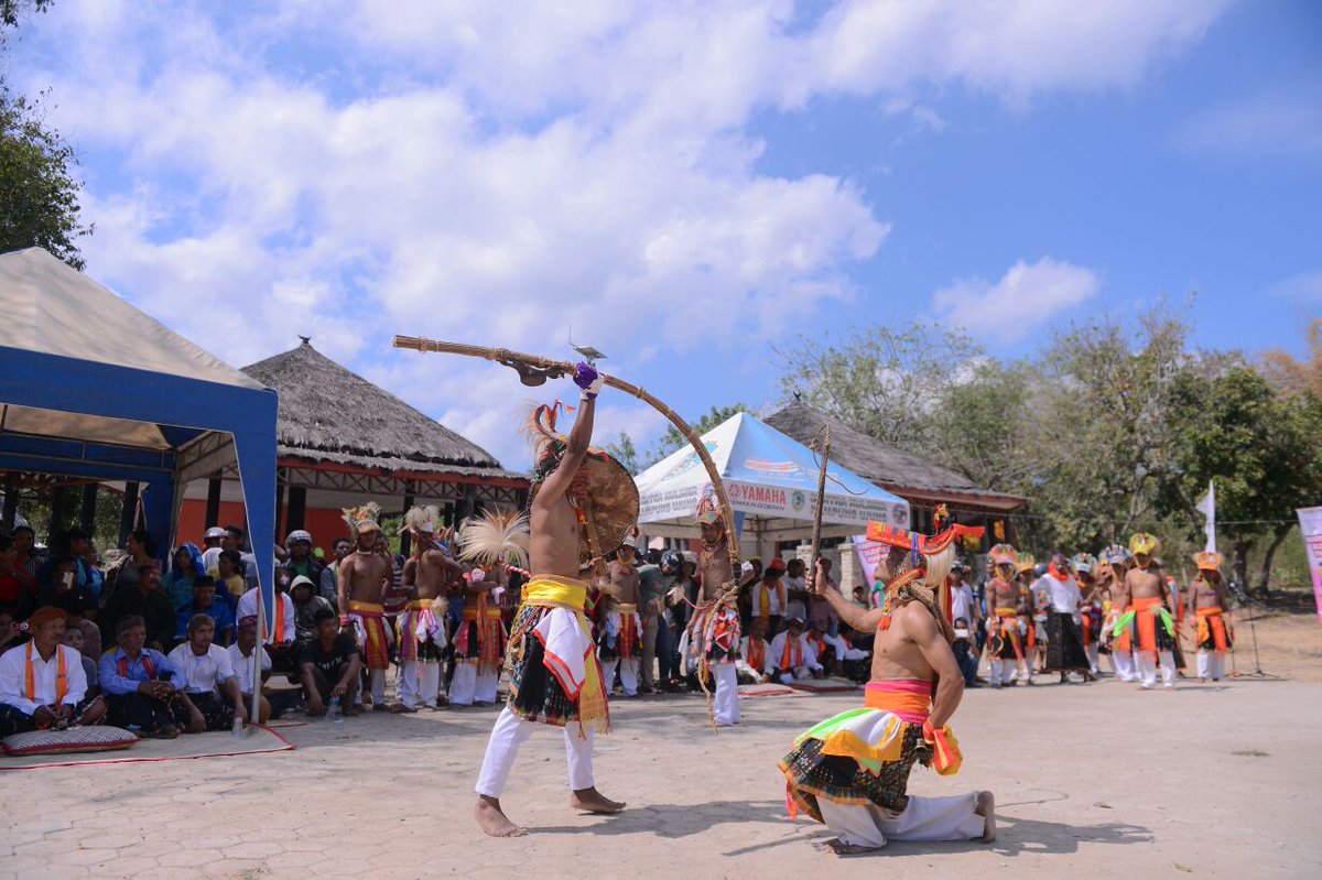 tanganmungil01's tweet photo. Pukulannya nge gaaaaaas bngt #PesonaKarnavalKomodo https://t.co/mjN9voJWE5