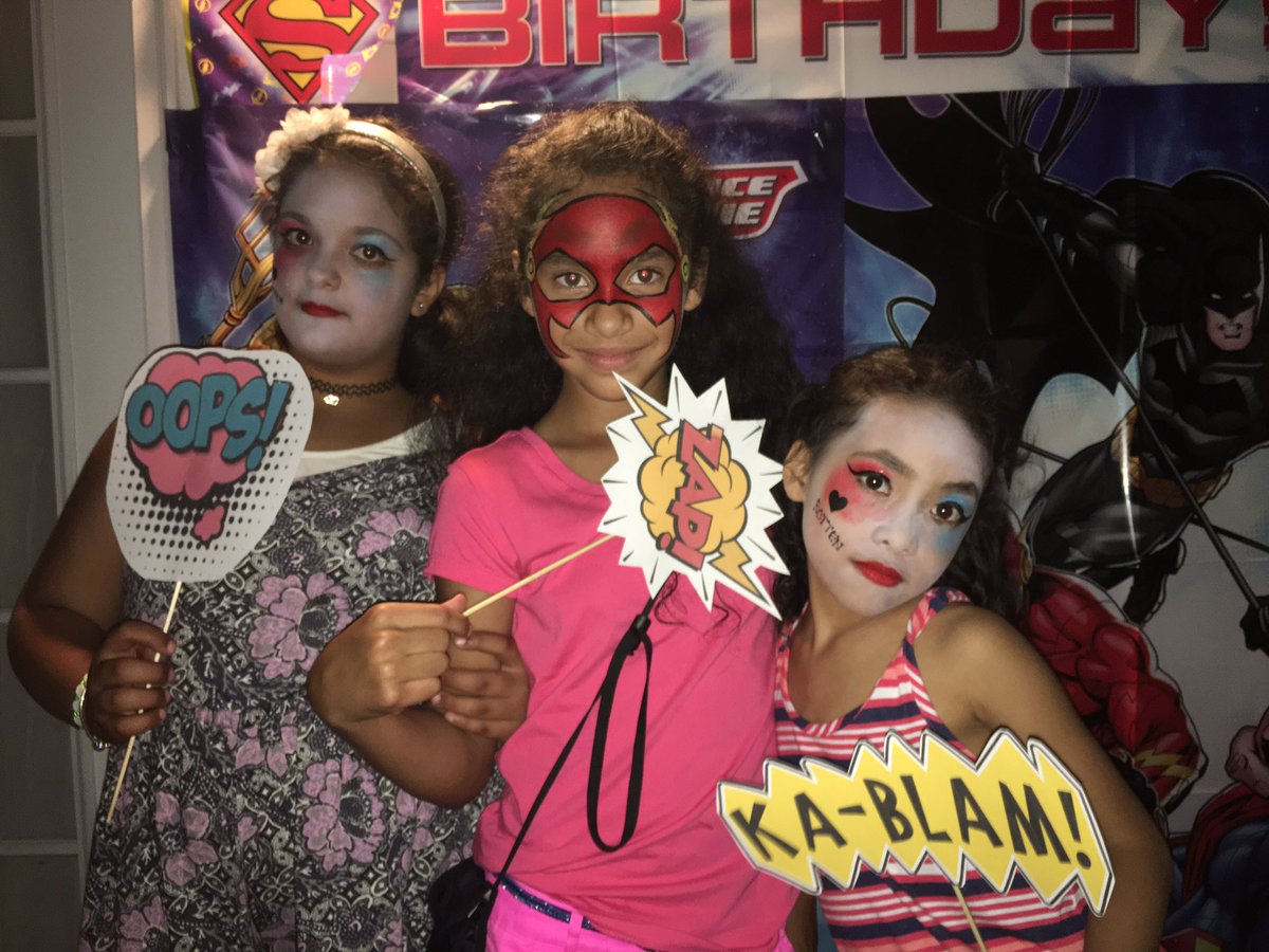 FFacepainter's tweet photo. #TheFlash &amp; 2 #HarleyQuinn for a #SuperHero party #longislandfacepainter #lientertainment #facepainter #kidsparties https://t.co/8GK9NNjPxL