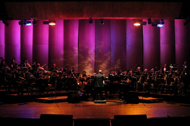 SinfonicadeCcs's tweet photo. #HOY - #Sab29 #3PM La #OSMC conmemora los 450 años de la Ciudad con #CaracasElValleDeLosInquietos #TeatroMunicipal https://t.co/DZojpqTL1G