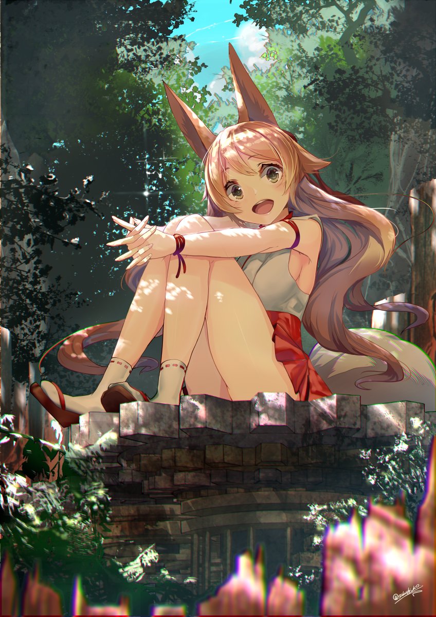 森の廃墟のお稲荷さん。
夏休みだけ田舎で会える幼馴染耳っていいよね。