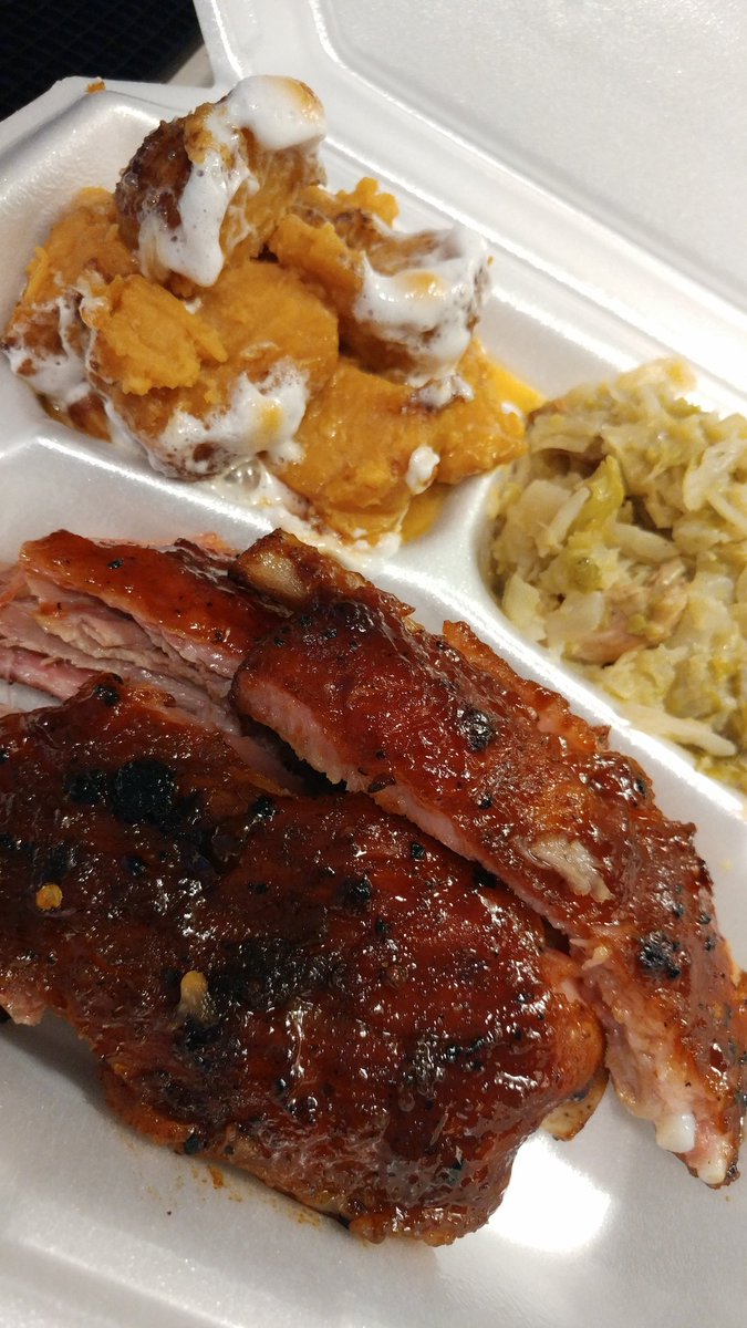 lookatdatder's tweet photo. #SmokedRibs
#Cabbage
#SweetPotatoSouffle https://t.co/oxpT1ws531