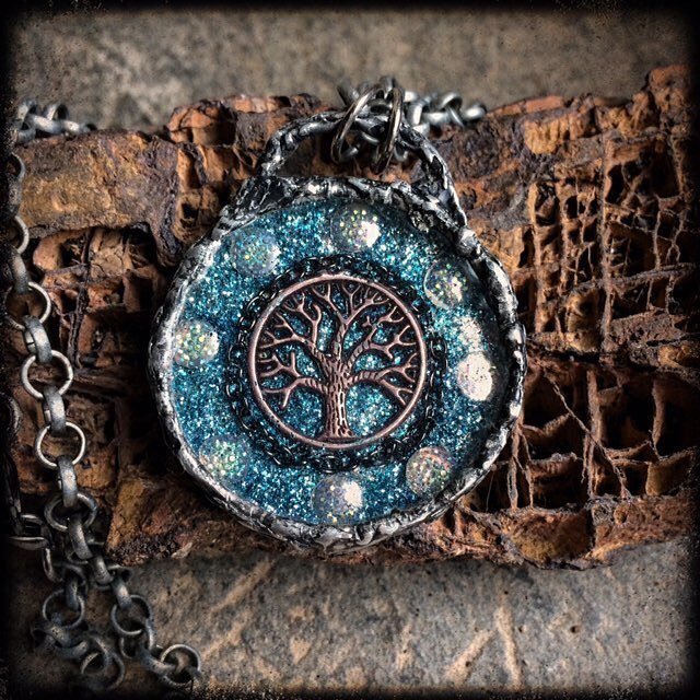UnknownEmporium's tweet photo. Check out this pendant from @bettie_dahmer our creator of the week and one to watch! #pendant #amulet  #talisman #… https://t.co/TYUtw3ojid https://t.co/MamP2Q7zmJ