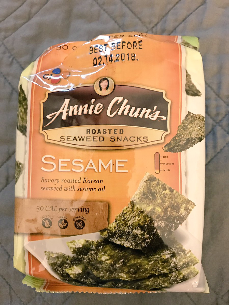 OhGrohs's tweet image. Thought I'd give these a shot. It's basically eating fish flavored paper before 9am.