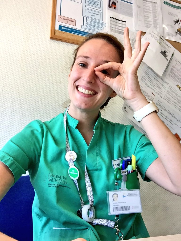 EmergenciasSJ's tweet photo. Una de nuestras voluntarias de la @AVPCSJ, @vanefois,  desde la UCI del 🏥 de #Torrevieja también se suma al #ojopequealagua https://t.co/I6I2NdBANC