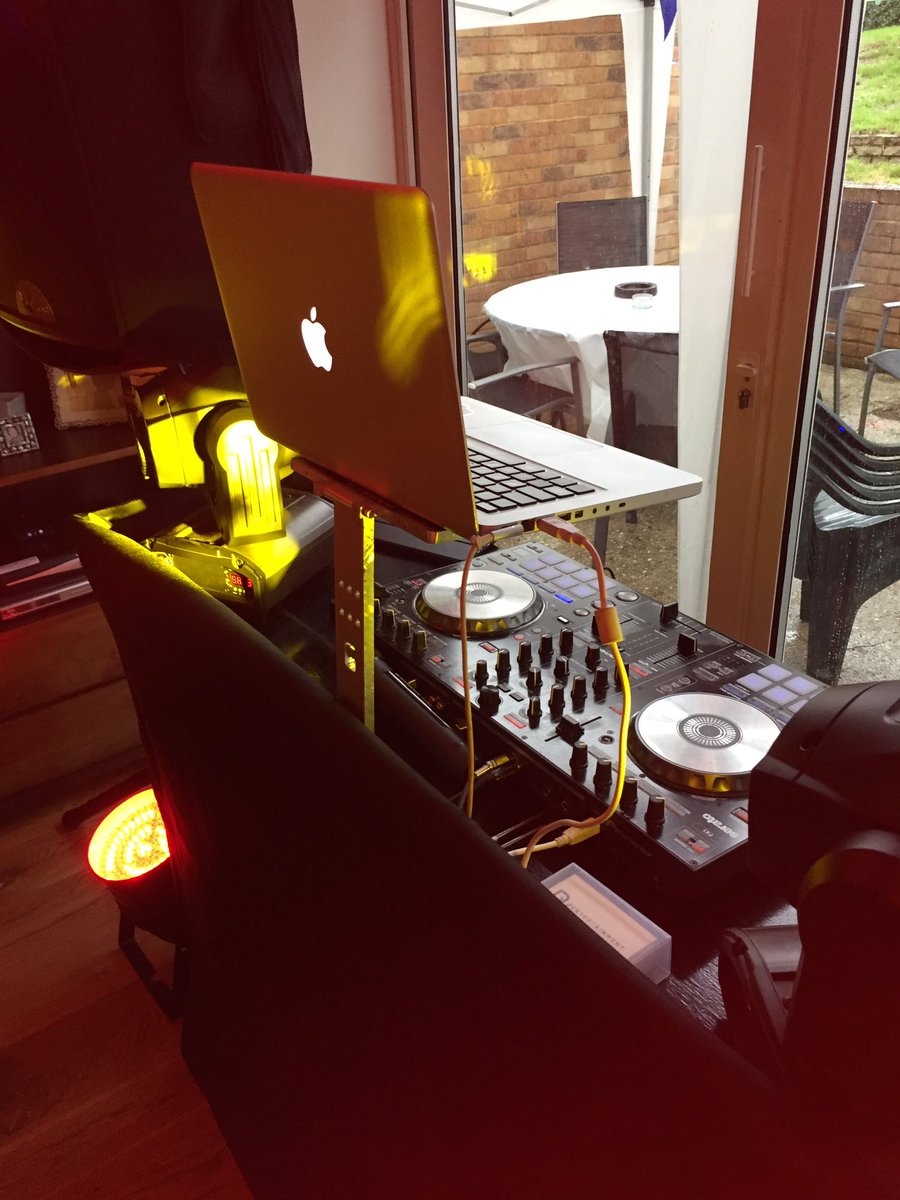 4th and final gig of the weekend, tonight we are in Chelmsford for a House party 🎉🔈🍾🎧 #Mobile #DJs #Essex