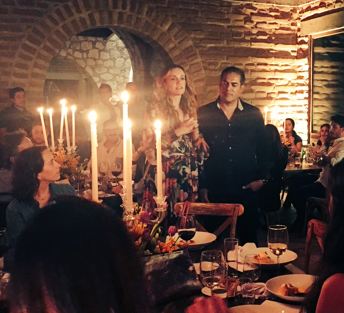 luxurymarketmex's tweet photo. @Stella_Simona ayer inaugurando Azafrán, un evento imperdible en la escena gastronómica nacional #SanMigueldeAllende https://t.co/NUi2MSs3xA