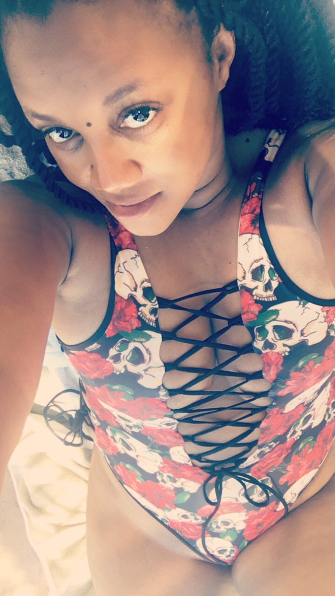 Jusmisskiss's tweet photo. Birthday Behavior while researching retirement locations.  🌴 #Volume38 https://t.co/icZZwwB602