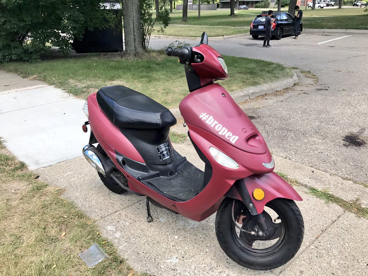 siraj_azme's tweet photo. Done tukar warna 🛵😂 #broped https://t.co/q5hddLBr6y