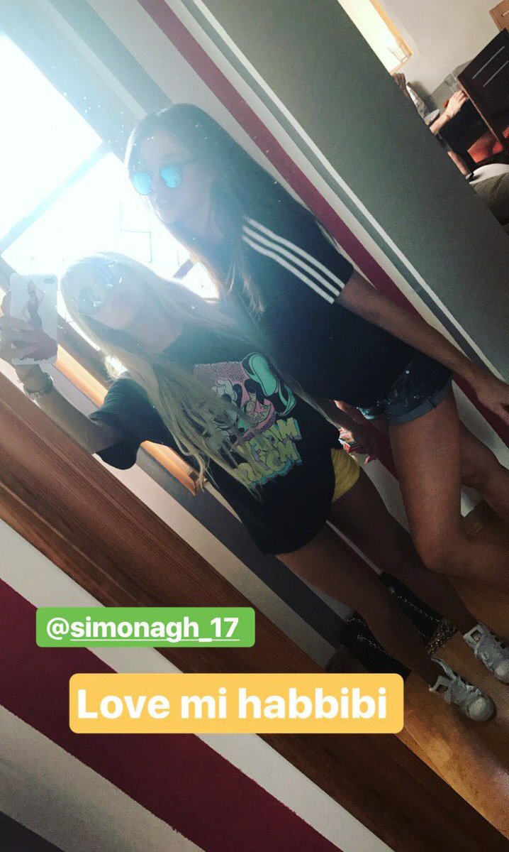 Gastochii20's tweet photo. Tarde de chicas #Simonea ❤❤ https://t.co/KnvqFLVigT