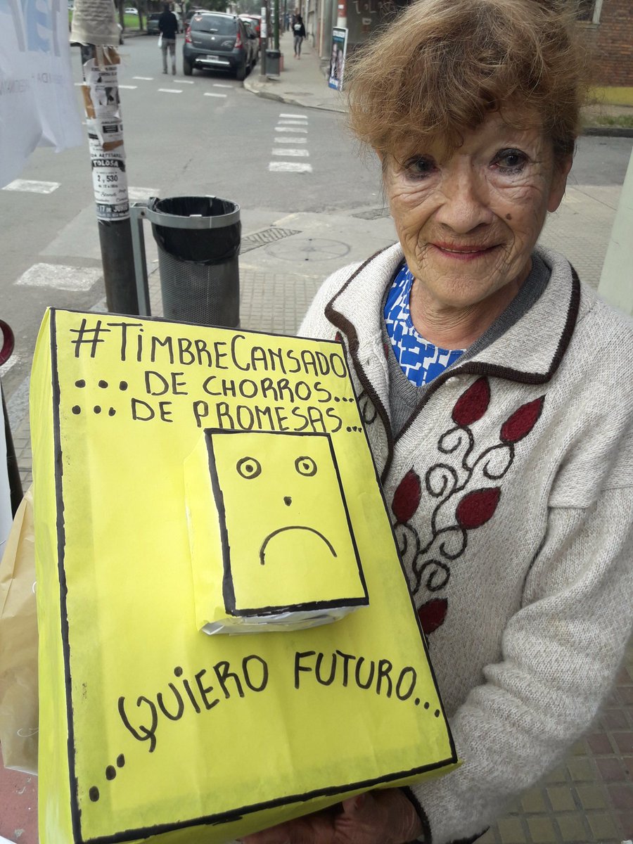 pablocoloperez's tweet photo. #unaciudad  Elvira es jubilada. Cobra la mínima y se las arregla como puede. Por ella #futuro @SergioMassa @MalenaMassa @JorgeSarghiniok https://t.co/kdFI4vEms0