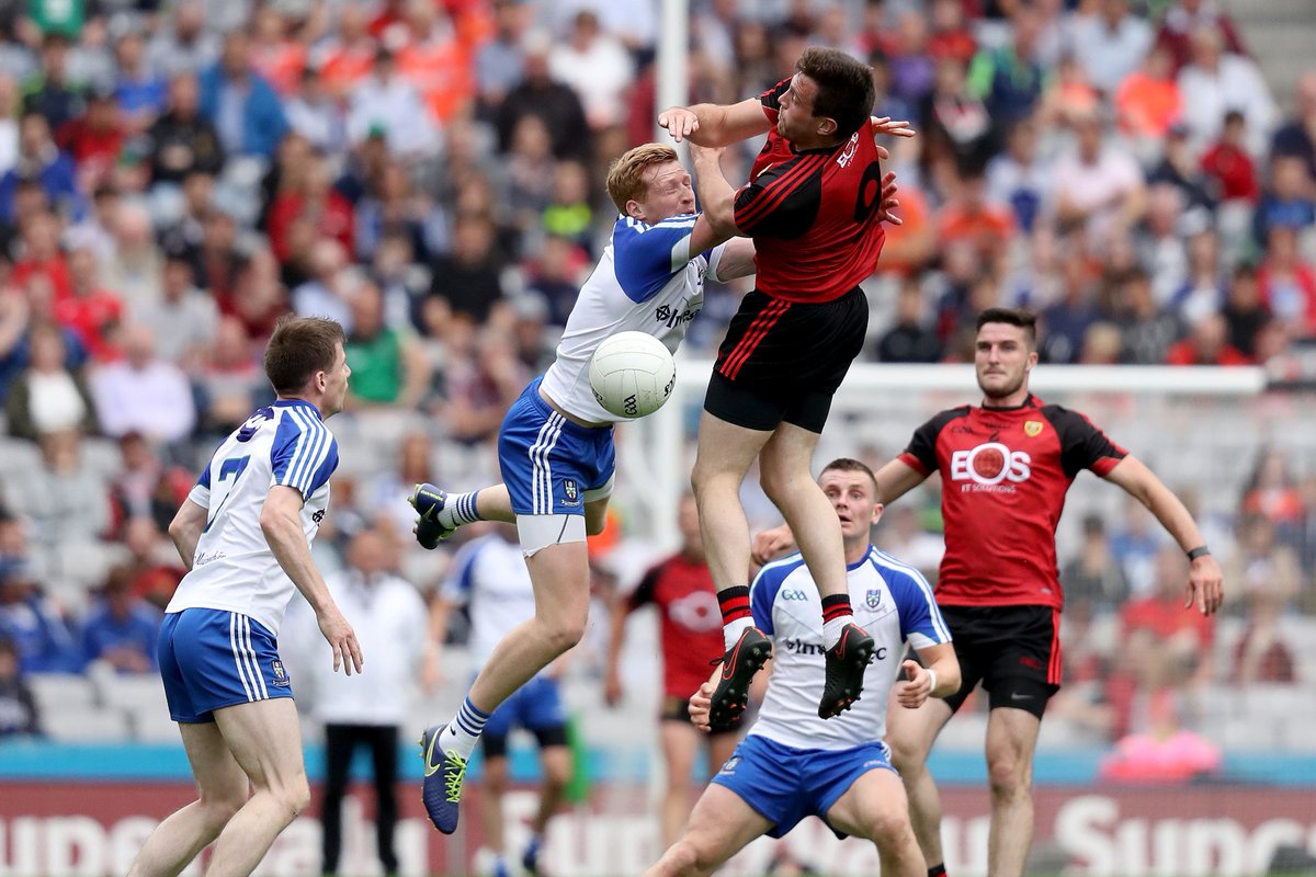 RTEgaa's tweet photo. Five mins additional time. Monaghan six ahead. Down 1-16 Monaghan 1-22. LIVE updates: https://t.co/PXA6mdrNDl #rtegaa #DownVMon https://t.co/iOz5Zge05M