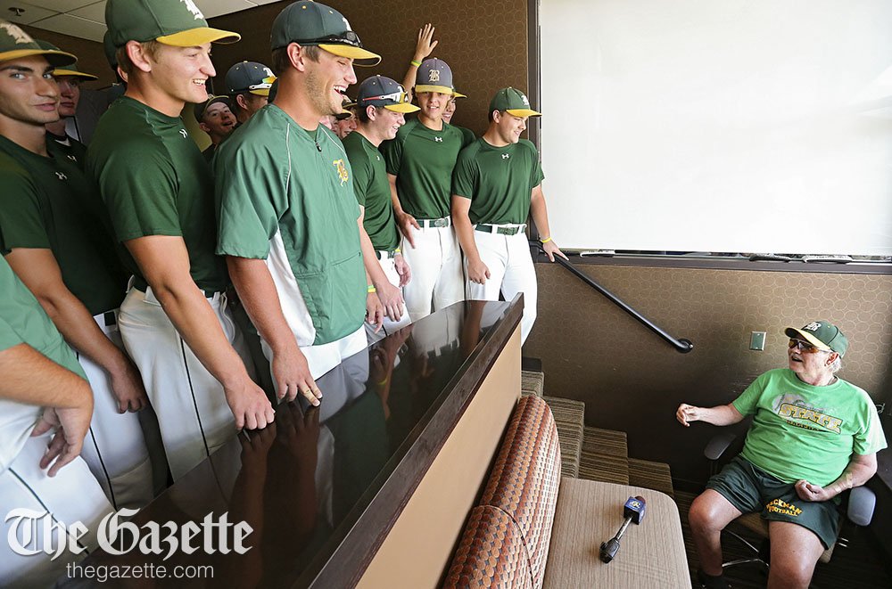 stephenmally's tweet photo. Beckman co-head coach Tom Jenk, Jr. arrives by ambulance and talks with his team before their 2A Championship game. #iahsbb @iowaprepsports https://t.co/92Fj5HOaEq