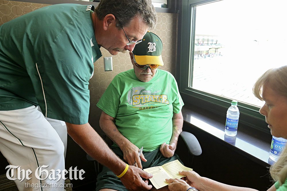 stephenmally's tweet photo. Beckman's co-head coach Fred Martin holds lineup card for co-head coach Tom Jenk, Jr. to sign before their 2A Title game. @iowaprepsports https://t.co/bmNMRIExDw