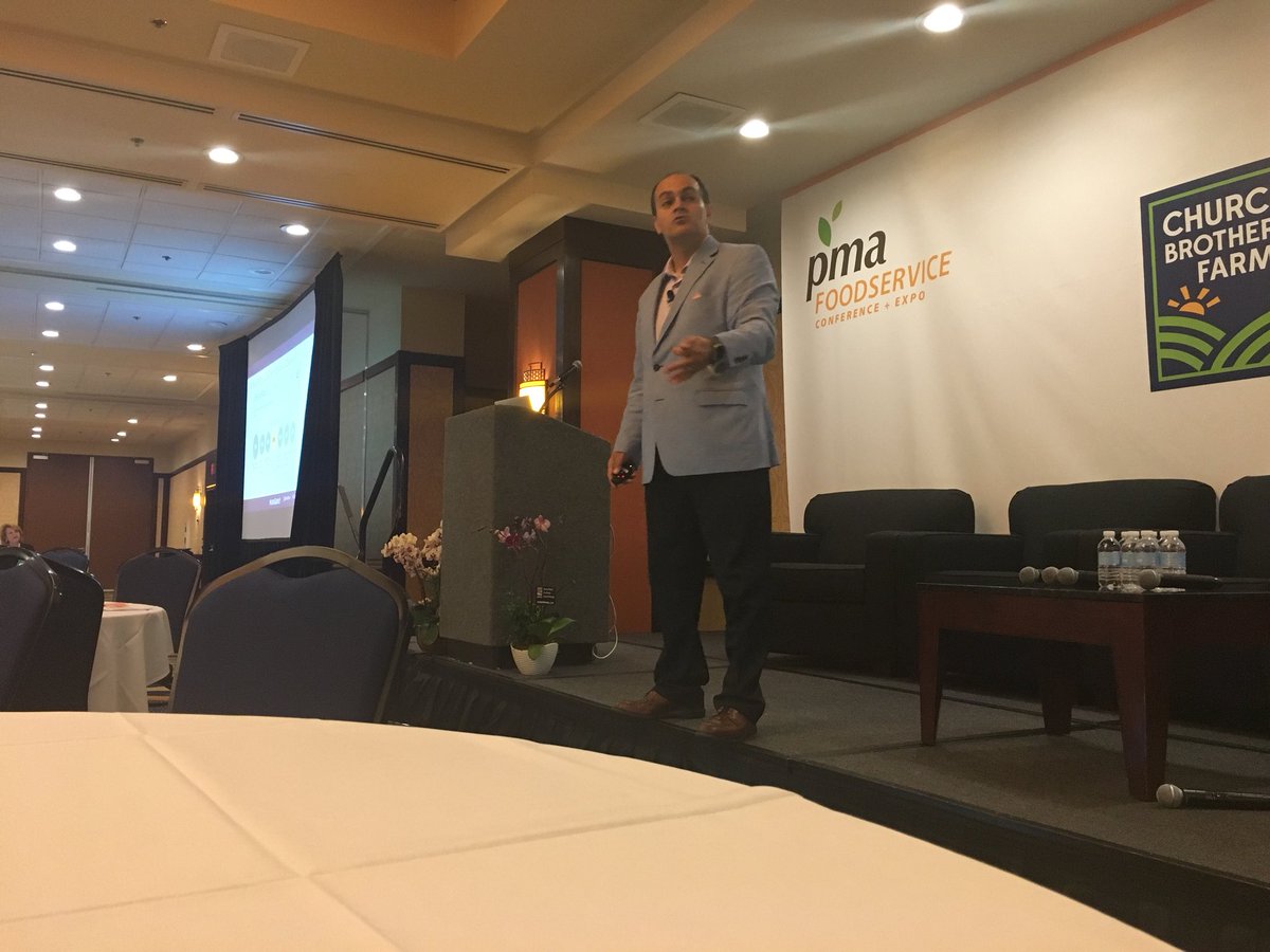 IntFreshProduce's tweet photo. “Invest in your relationships first, start with the end in mind, and be nice.” @davidnour #PMAFSC https://t.co/pJOfXNZtML